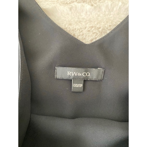 RW&CO. Black Crepe blouse. Size XXS - Picture 2 of 2